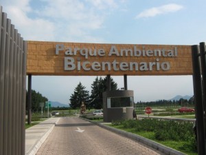 Entrada al Parque Bicentenario en Metepec, México / Fotografía: skyscrapercity.com
