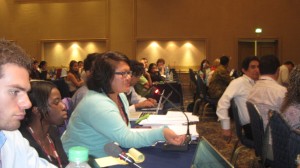 Jóvenes dialogando con la Presidenta de la COP16/ Fotografía: Andrea Arzaba