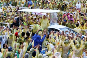 Pope Francis waves to pilgrims in Tacloban after holding a mass by the airport last January 17. The coastal city is now known as ground zero of super typhoon Haiyan. (Rolan Garcia)