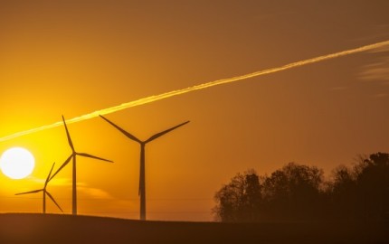 WInd-farm-sunset_flickr-600x360